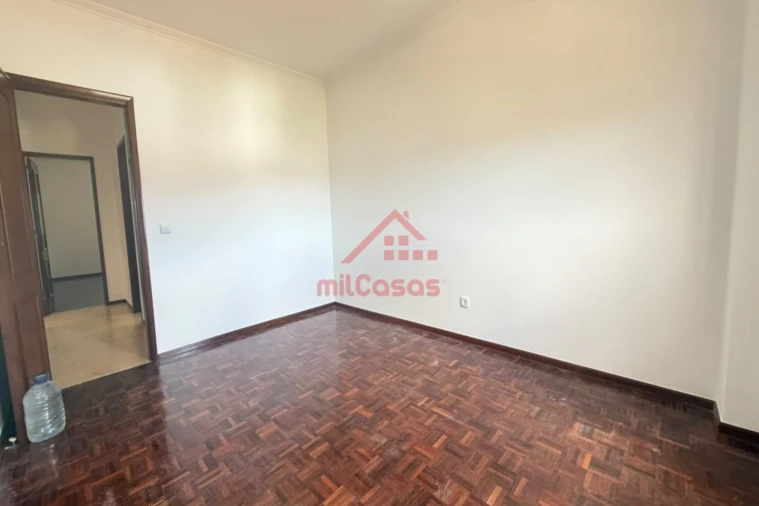 Apartamento T3 para Arrendamento em Santa Maria, São Pedro e Matacães Foto 19