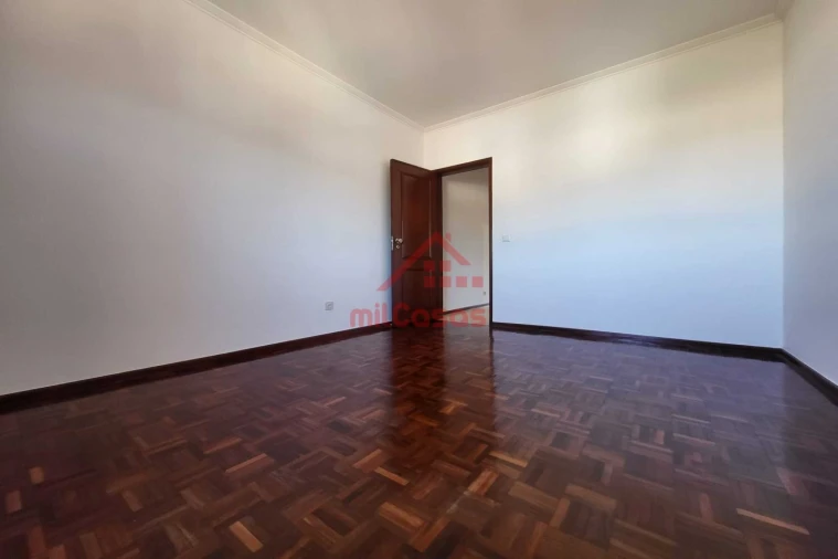 Apartamento T3 para Arrendamento em Santa Maria, São Pedro e Matacães Foto 26