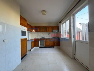 Prédio para Venda em Ponta Delgada (São Pedro)