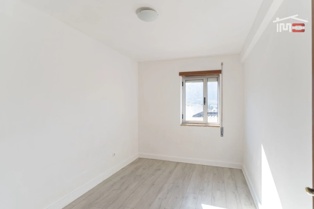 Apartamento T1 para Venda em Minde Foto 12