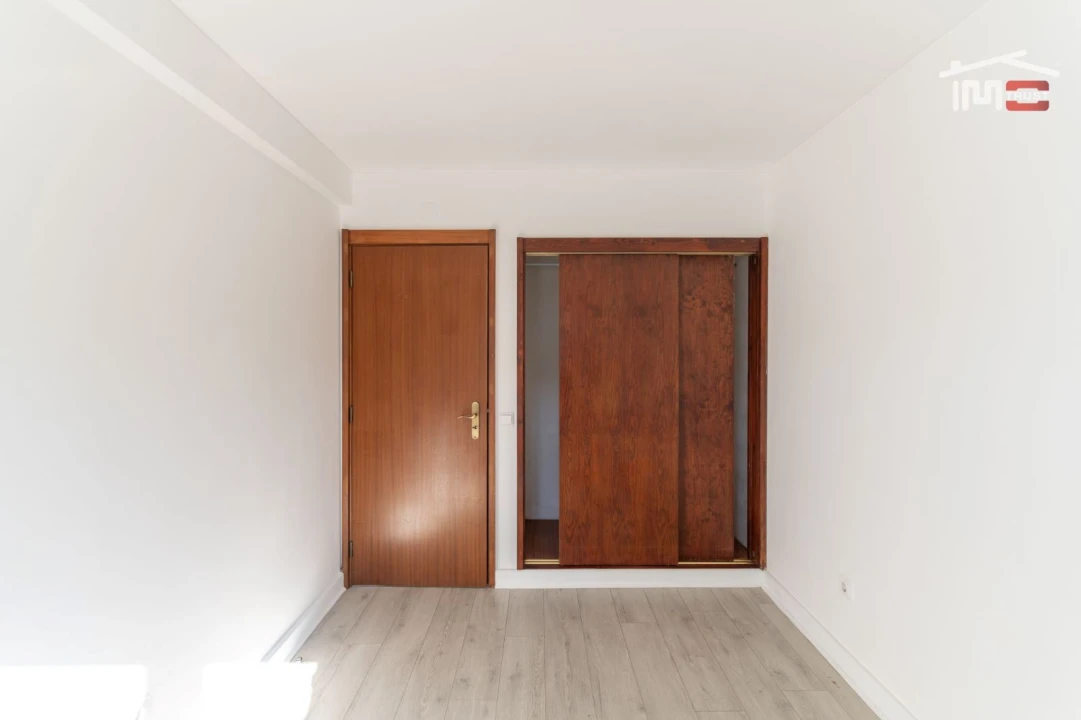 Apartamento T1 para Venda em Minde Foto 3