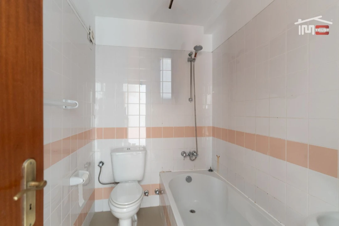 Apartamento T1 para Venda em Minde Foto 14
