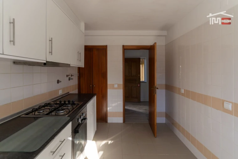 Apartamento T1 para Venda em Minde Foto 6