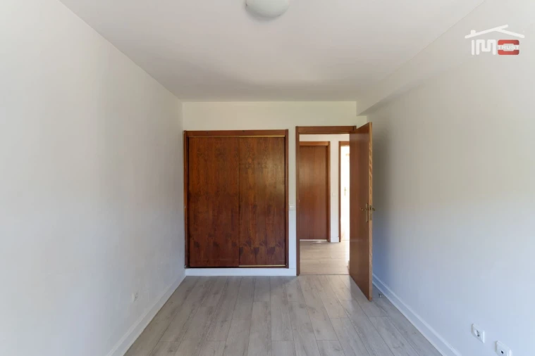 Apartamento T1 para Venda em Minde Foto 11