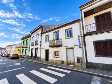 Moradia T5 para Venda em Ribeirinha