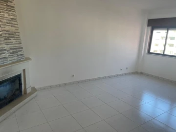Apartamento T2 para Arrendamento em Cacém e São Marcos