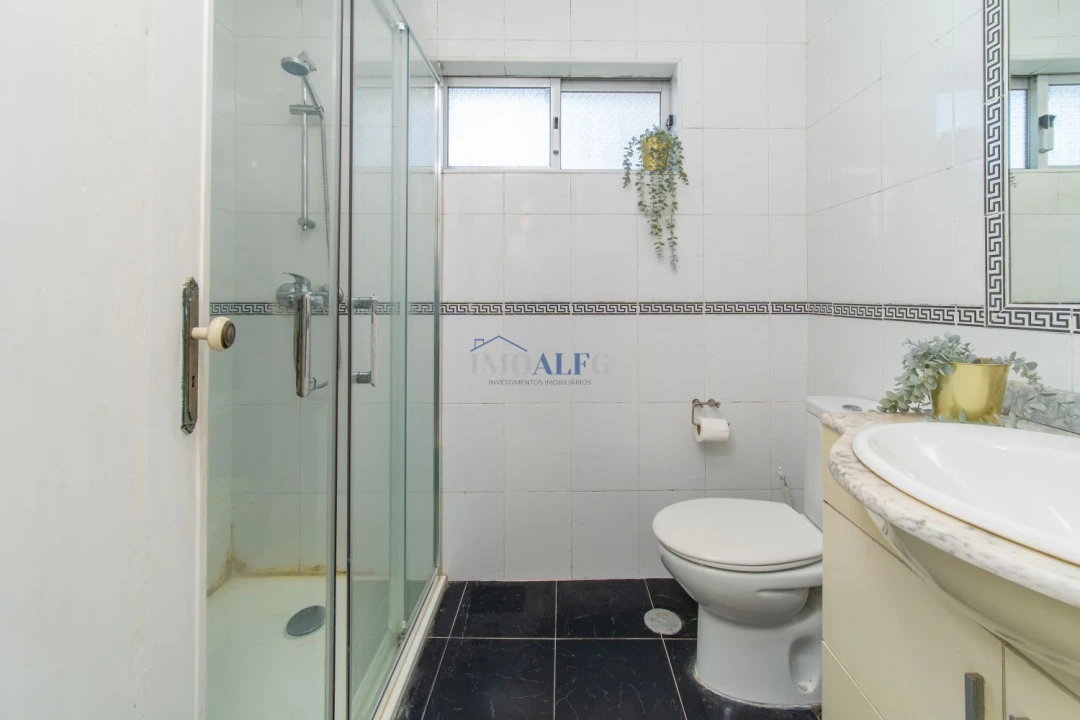 Apartamento T2 para Venda em Águas Livres Foto 13