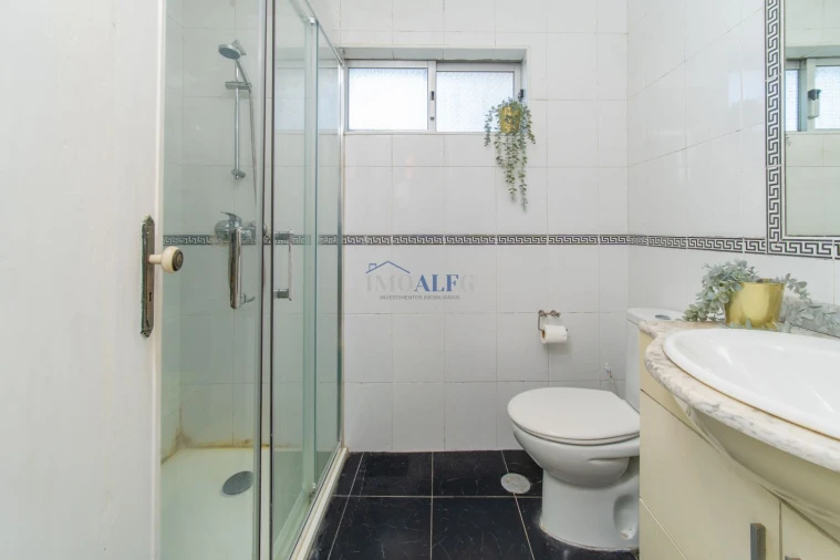 Apartamento T2 para Venda em Águas Livres Foto 13