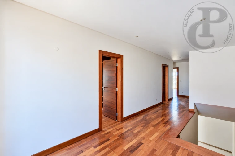 Moradia T4 para Venda em Alcabideche Foto 15
