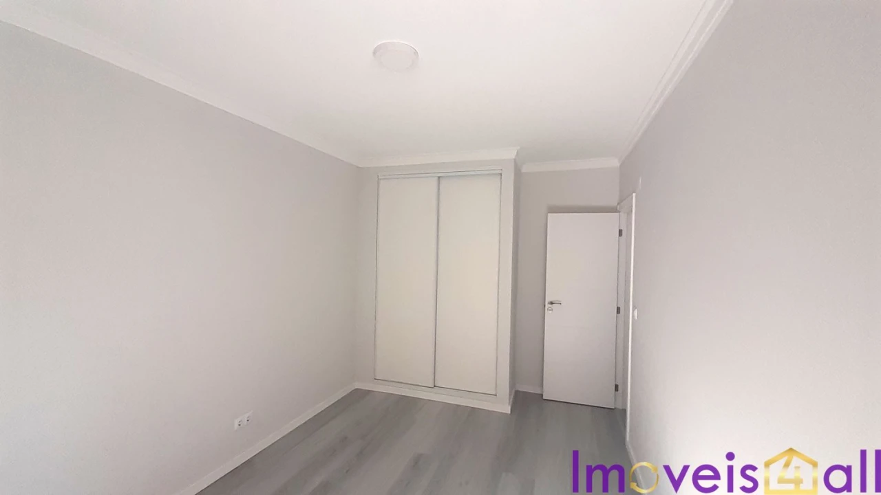 Apartamento T2 para Venda em Corroios Foto 10