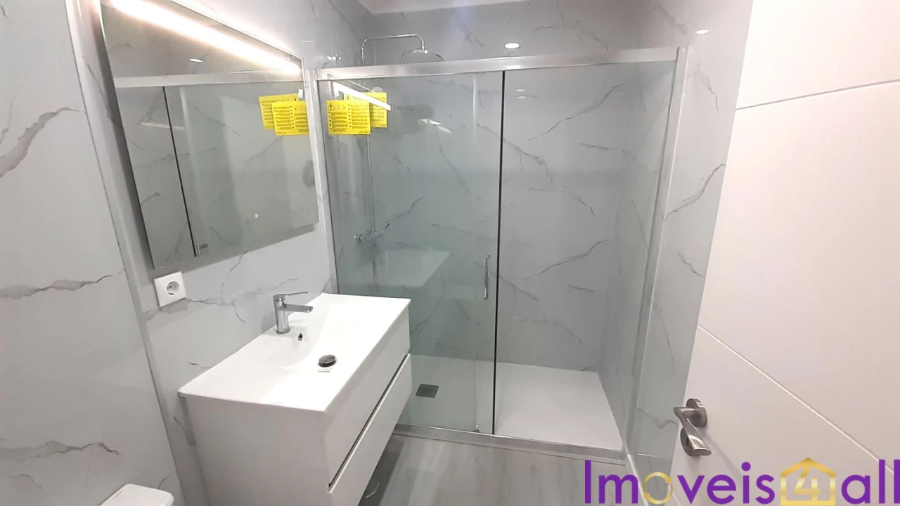 Apartamento T2 para Venda em Corroios Foto 16