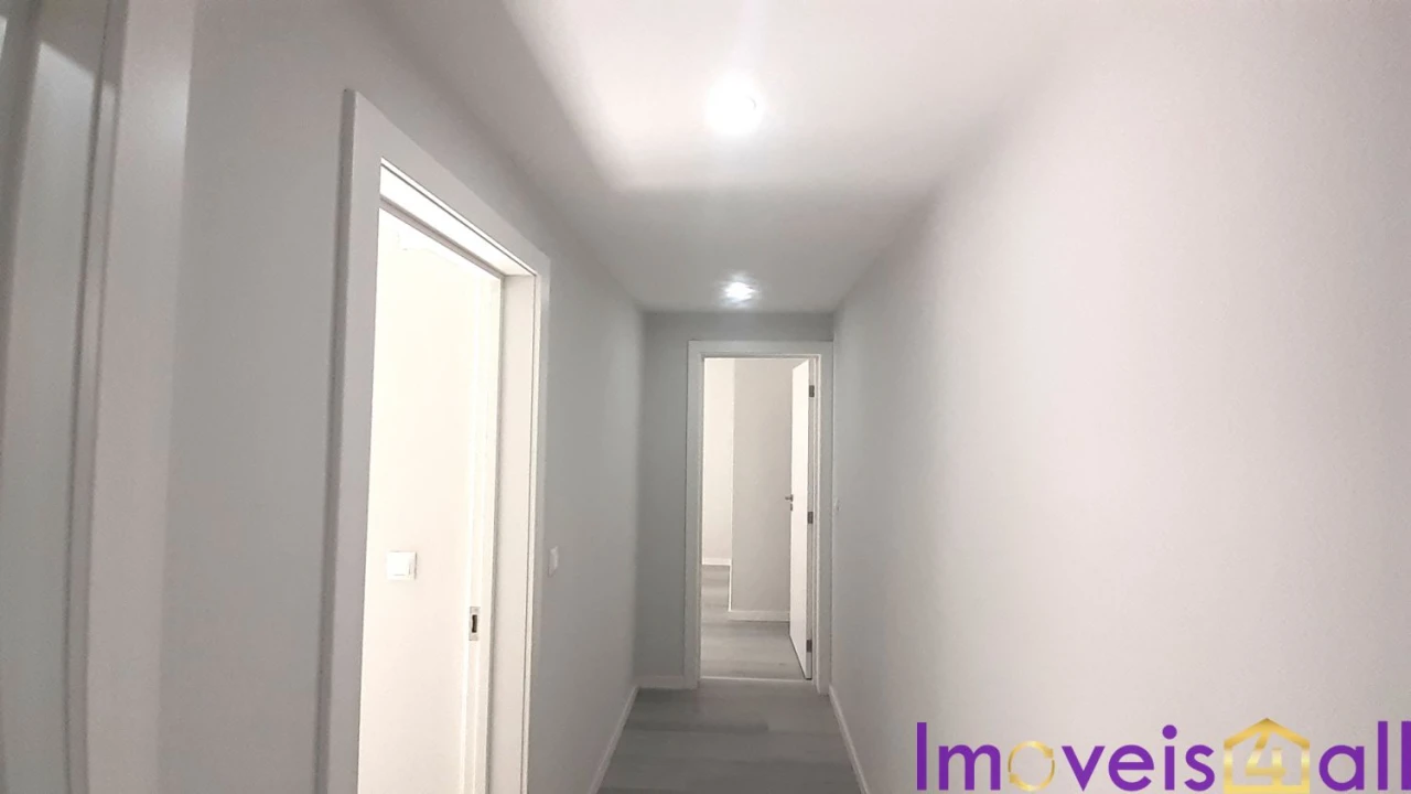 Apartamento T2 para Venda em Corroios Foto 14