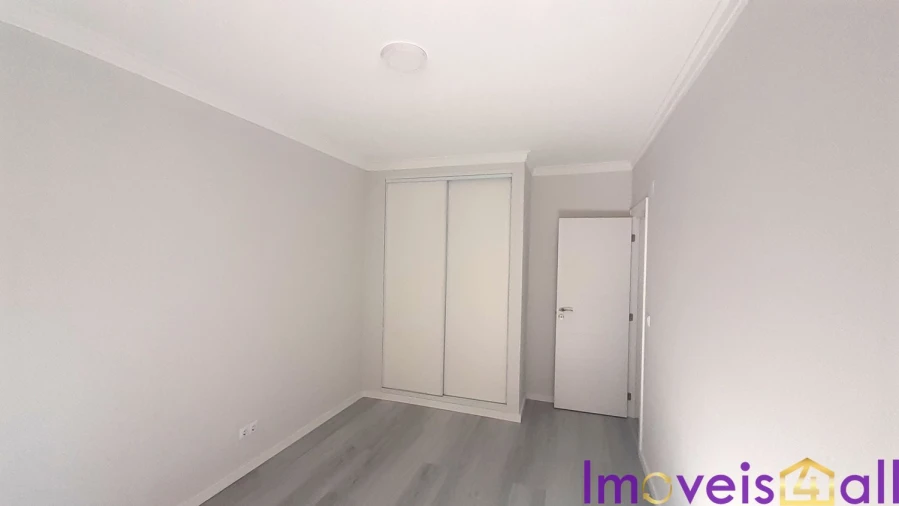 Apartamento T2 para Venda em Corroios Foto 10