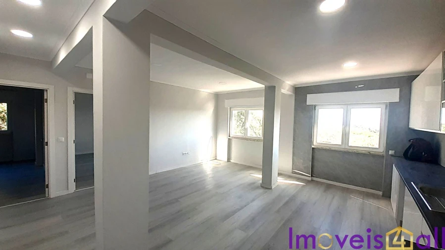 Apartamento T2 para Venda em Corroios Foto 5