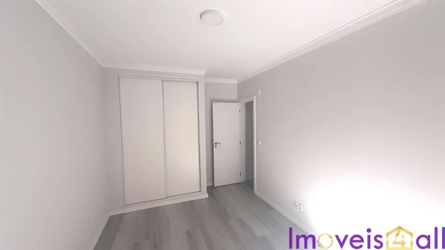Apartamento T2 para Venda em Corroios Foto 9