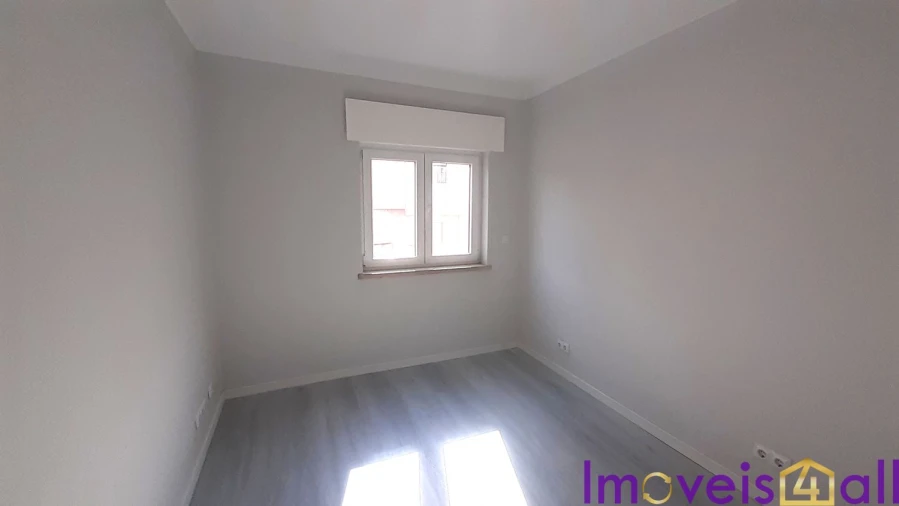 Apartamento T2 para Venda em Corroios Foto 13
