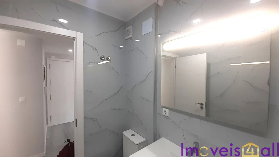 Apartamento T2 para Venda em Corroios Foto 15