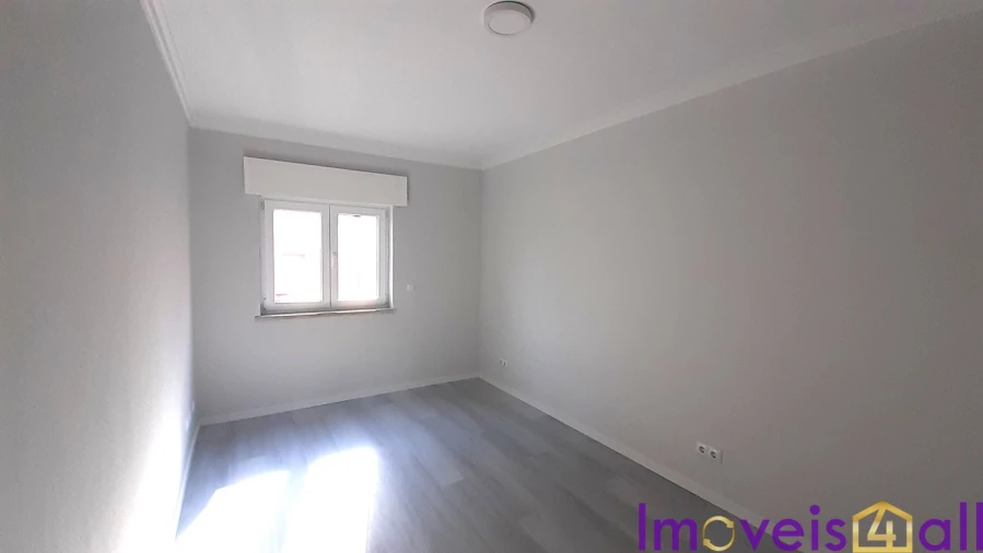 Apartamento T2 para Venda em Corroios Foto 8