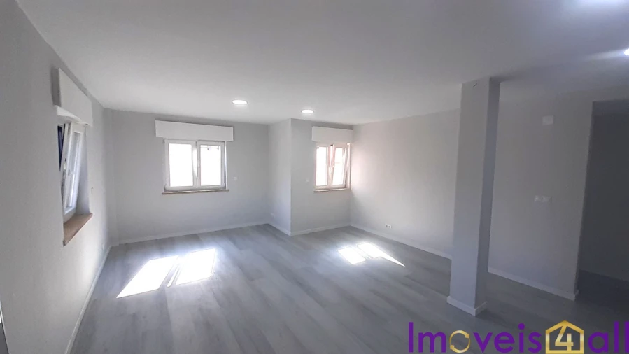 Apartamento T2 para Venda em Corroios Foto 6