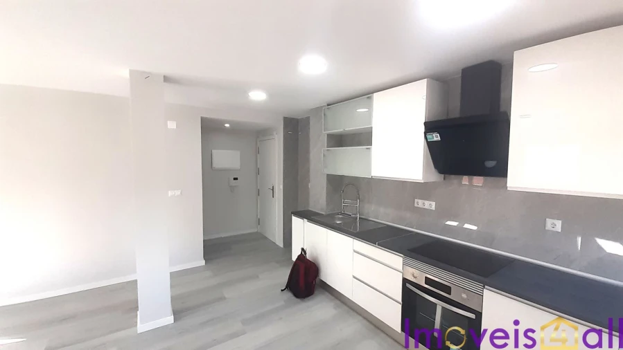 Apartamento T2 para Venda em Corroios Foto 2