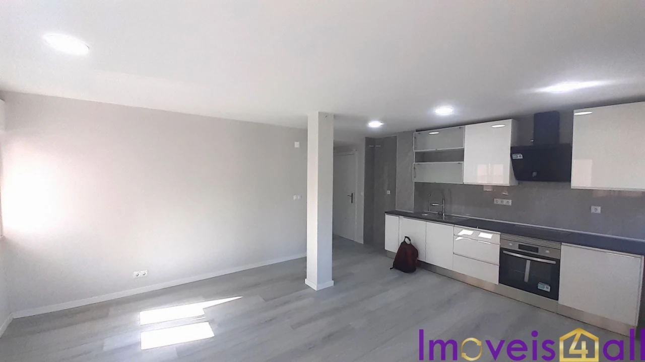 Apartamento T2 para Venda em Corroios Foto 1