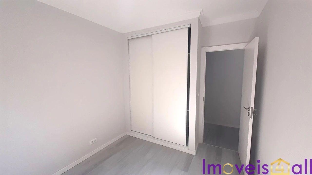Apartamento T2 para Venda em Corroios Foto 12