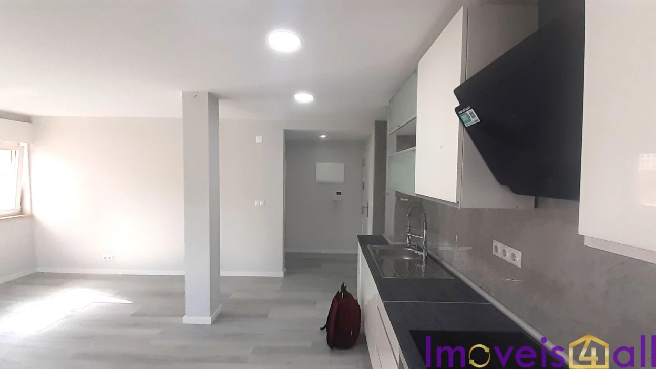 Apartamento T2 para Venda em Corroios Foto 4