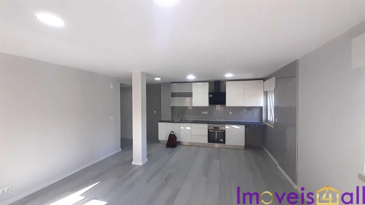 Apartamento T2 para Venda em Corroios Foto 3