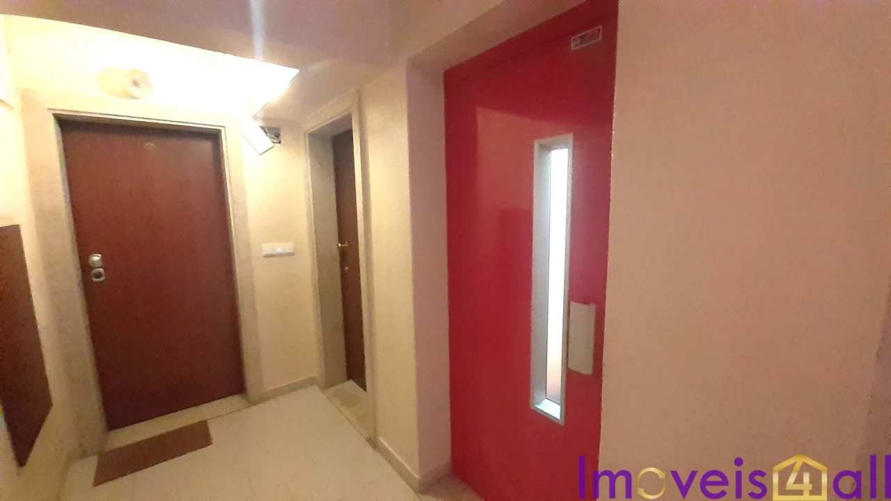 Apartamento T2 para Venda em Corroios Foto 18