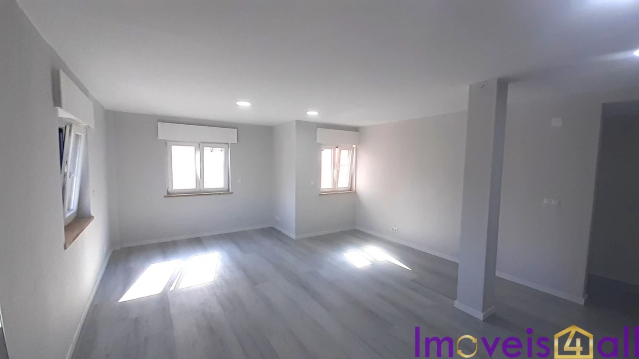 Apartamento T2 para Venda em Corroios Foto 6