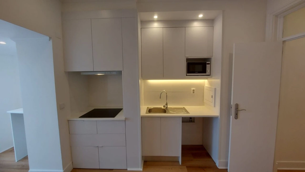 Apartamento T1 para Venda em Campo de Ourique Foto 2