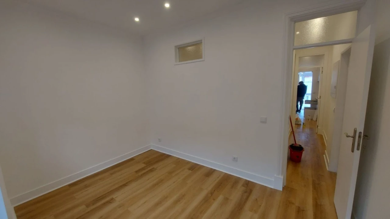 Apartamento T1 para Venda em Campo de Ourique Foto 13