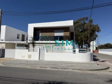 Moradia T4 para Venda em Azeitão (São Lourenço e São Simão)