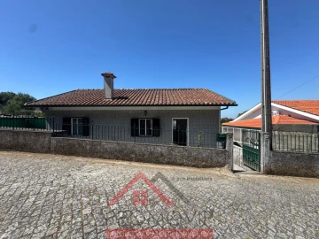 Moradia T2 para Venda em Santo Tirso, Couto (Santa Cristina e São Miguel) e Burgães