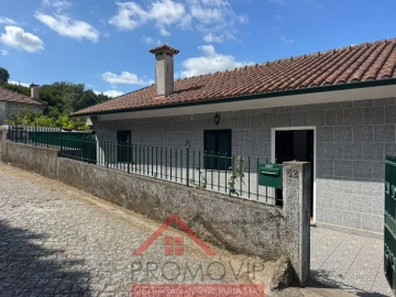 Moradia T2 para Venda em Santo Tirso, Couto (Santa Cristina e São Miguel) e Burgães