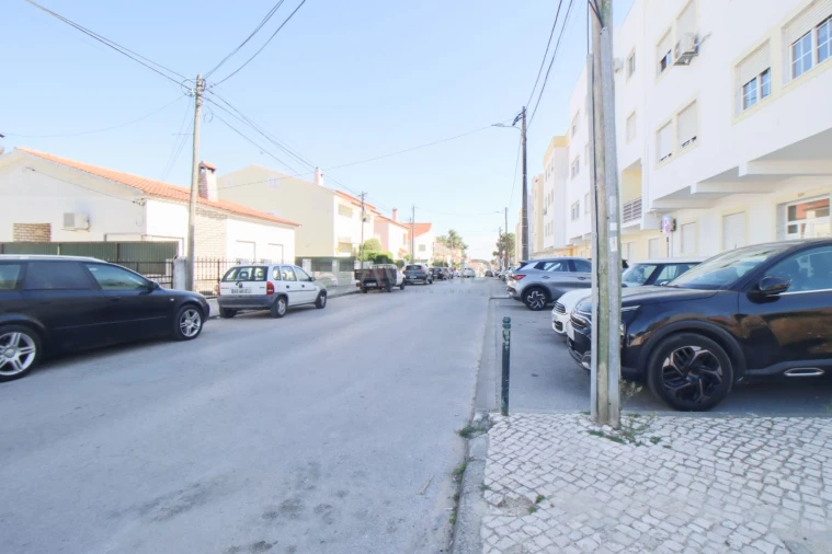 Apartamento T2 para Venda em Quinta do Conde Foto 23