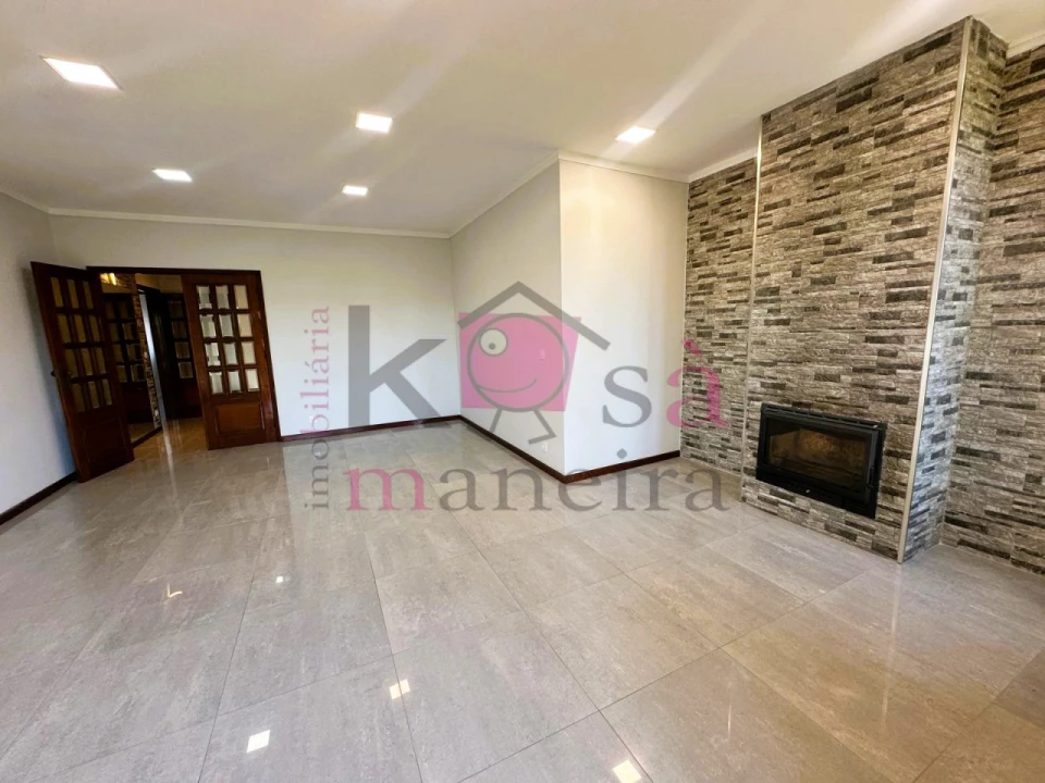 Apartamento T2 para Venda em Paços de Brandão Foto 5