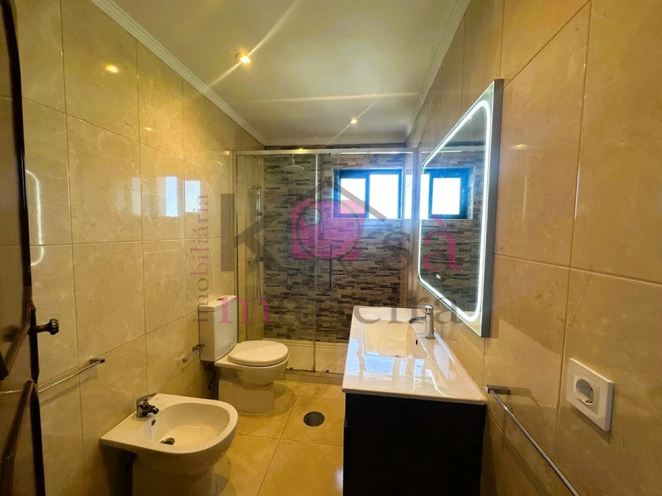 Apartamento T2 para Venda em Paços de Brandão Foto 8