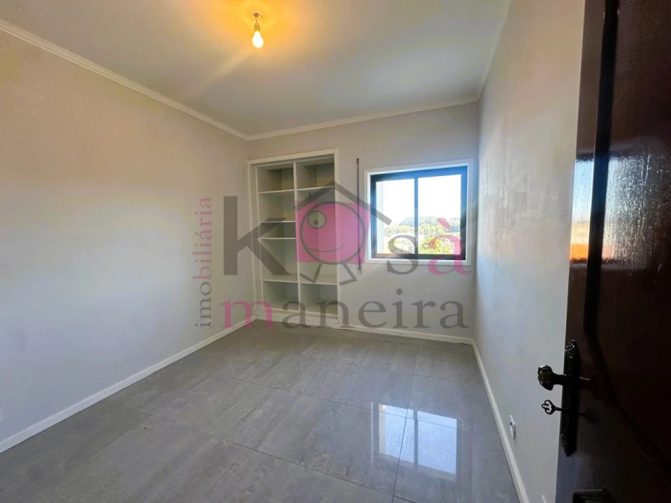 Apartamento T2 para Venda em Paços de Brandão Foto 10