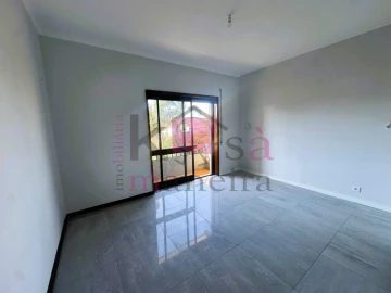 Apartamento T2 para Venda em Paços de Brandão