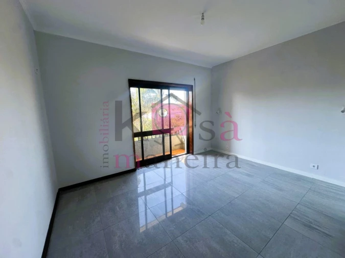 Apartamento T2 para Venda em Paços de Brandão Foto 12