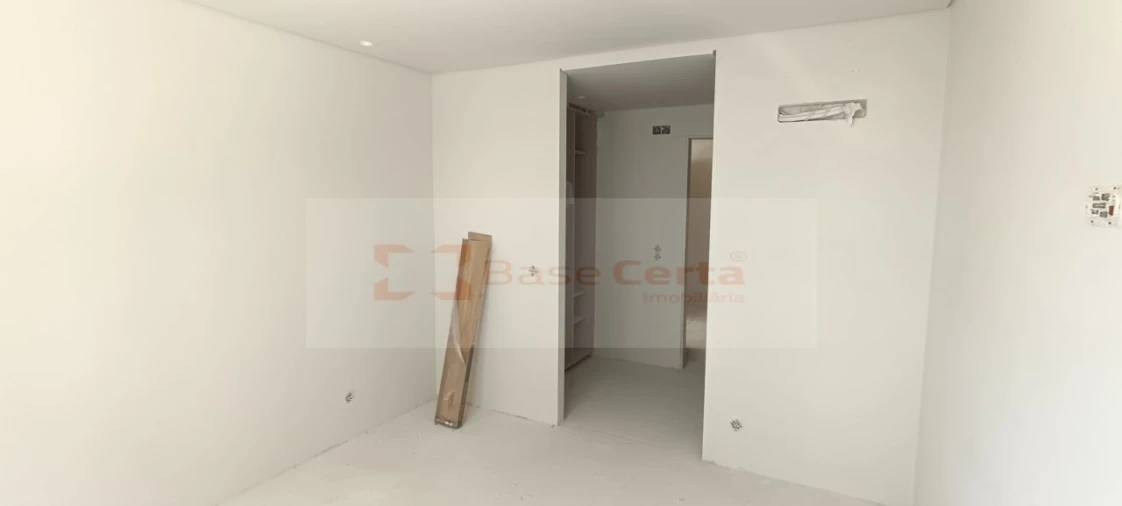 Apartamento T3 para Venda em Santa Iria de Azoia, São João da Talha e Bobadela Foto 4