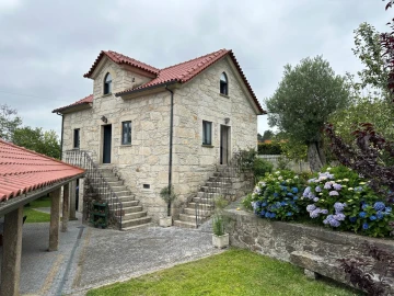 Moradia T5 para Venda em Fragoso