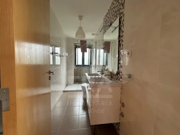 Moradia T5 para Venda em Fragoso