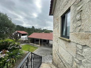 Moradia T5 para Venda em Fragoso