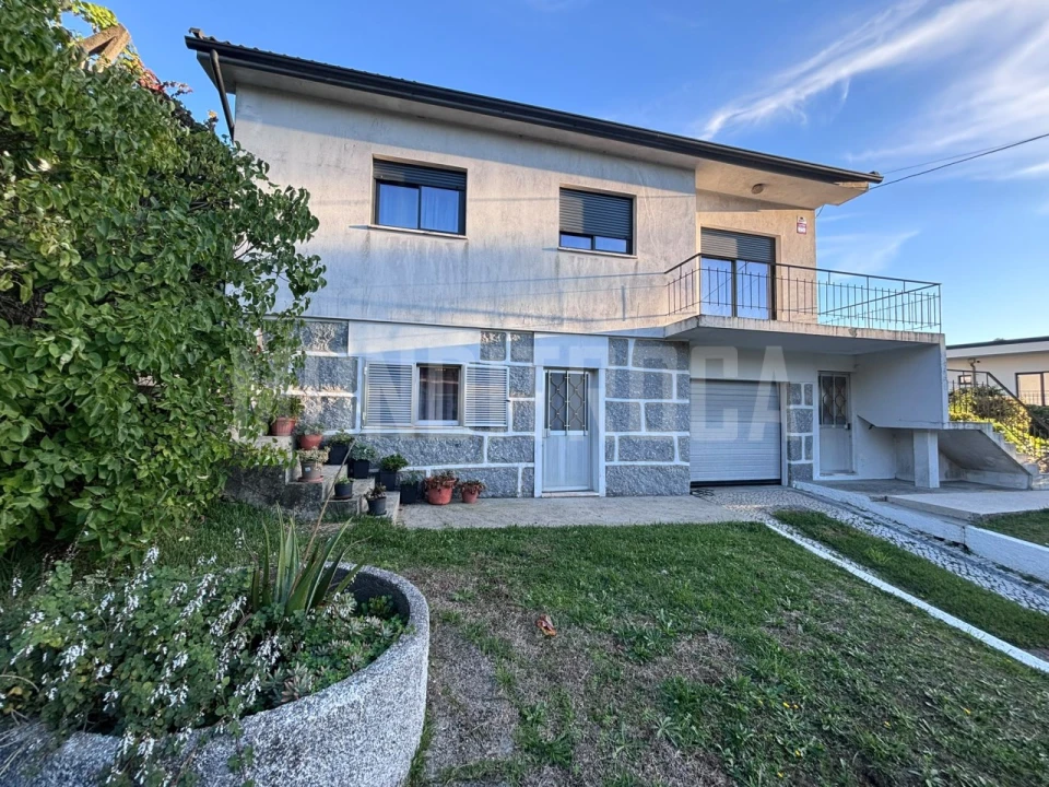 Moradia T3 para Venda em Espinho Foto 1