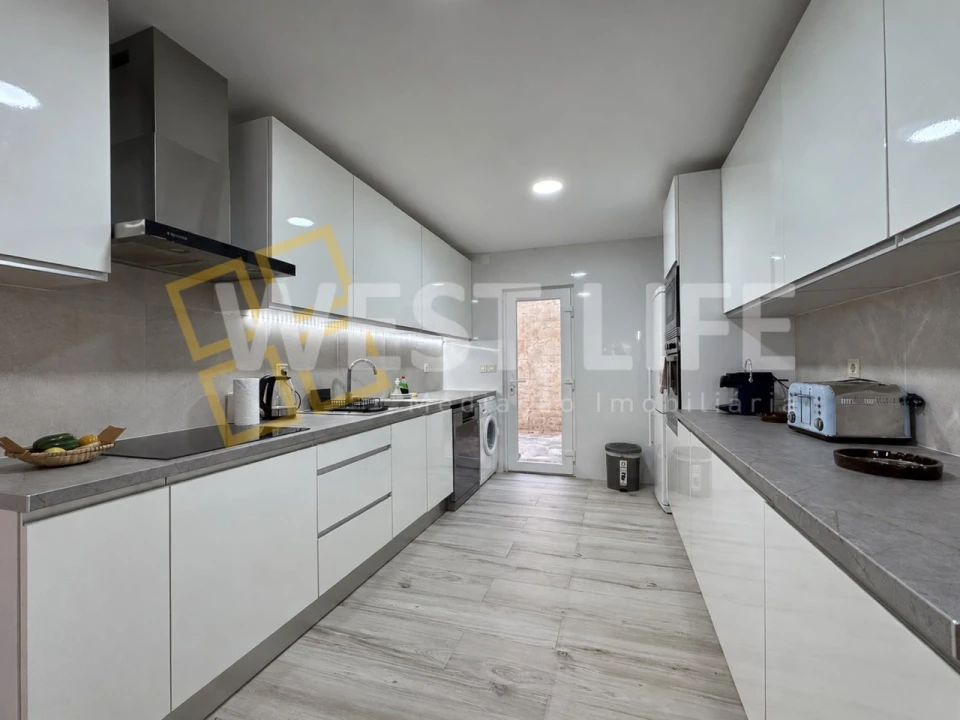 Moradia T5 para Venda em São Pedro da Cadeira Foto 12