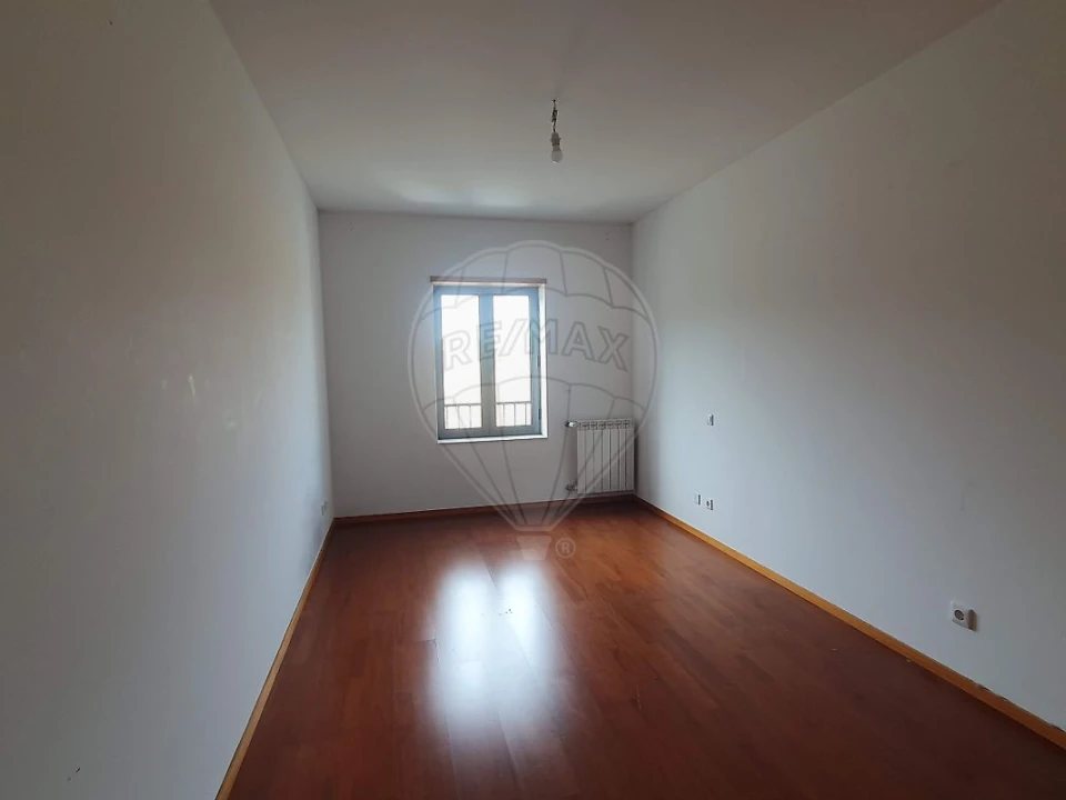 Apartamento T3 para Venda em Oliveira do Douro Foto 14