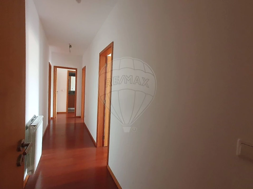 Apartamento T3 para Venda em Oliveira do Douro Foto 10