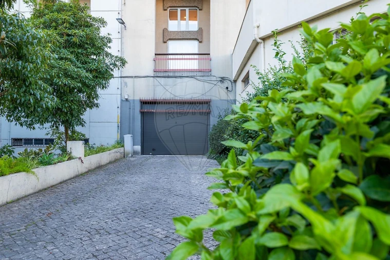 Apartamento T4 para Venda em São Domingos de Benfica Foto 12